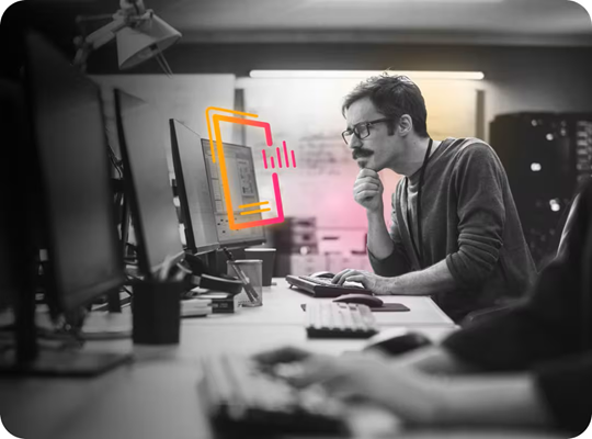 man-staring-screen-splunk